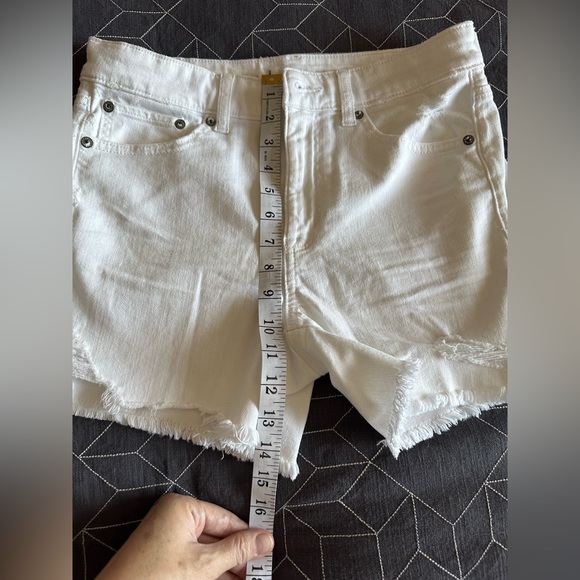 AE High-Waisted Denim Midi white shorts size 6 - Picture 8 of 15
